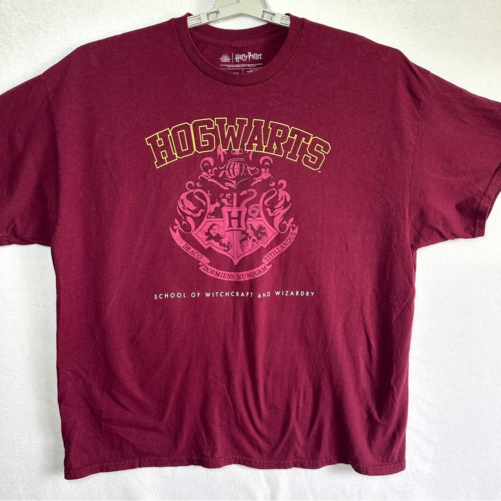 Harry Potter Hogwarts T Shirt Men's 2XL Burgundy Red Wizard Witchcraft School